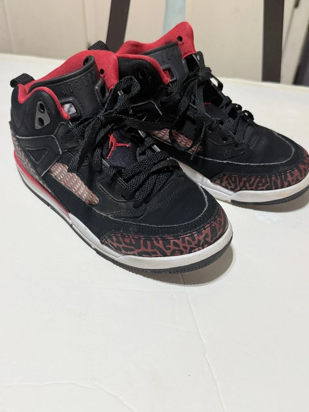 Jordan kid’s black & red high-top sneakers Boy’s size 2Y